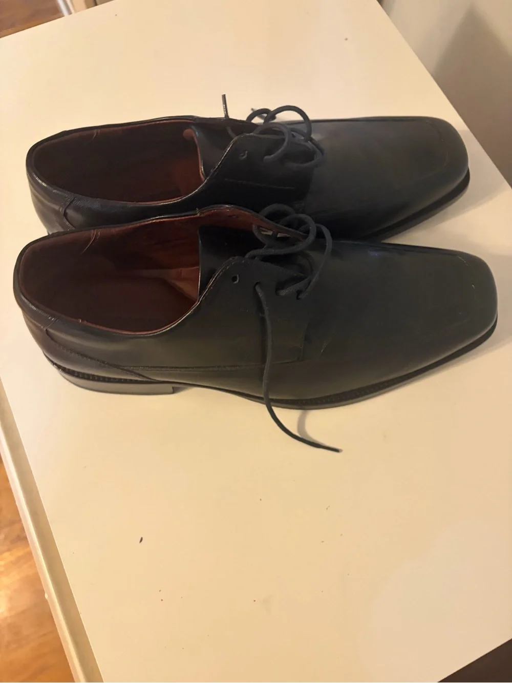 Johnston & Murphy Black Leather Lace-Up Derbys with Burgundy Lining